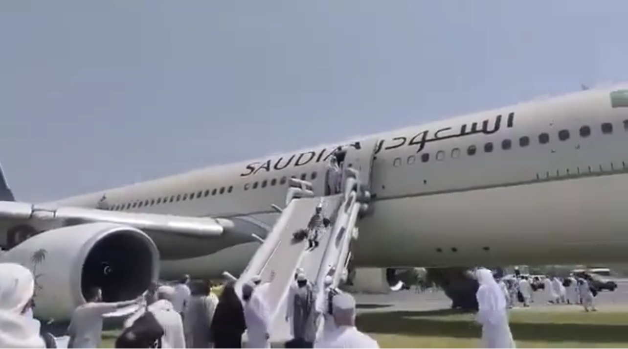 Saudia Havayolları’nın Riyad’tan Peşaver Bacha Khan Havalimanı'na gelen  Airbus