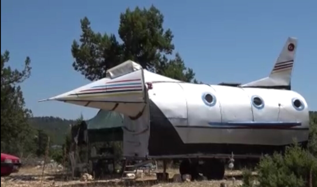 Mersin'de çiftçilik yapan Mustafa Özer Atmaca, yaz sıcağından etkilenmemek adına