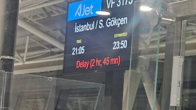 AJet’le ilgili birçok yolcudan yaşanan gecikmelerden dolayı sosyal medyada tepki