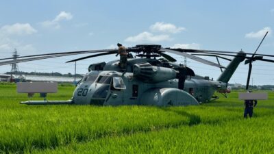 ABD askeri helikopteri Japonya’da pirinç tarlasına acil iniş yaptı