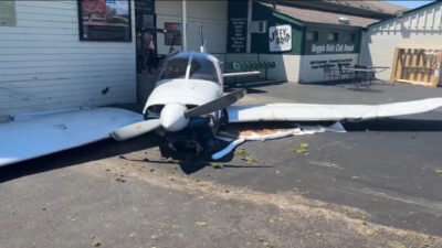 ABD’de SacPiper PA-28R-201T tipi uçak Sacramento Haggin Oaks'taki golf sahasına