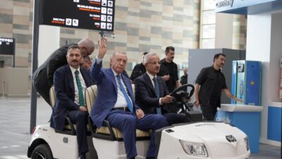 Cumhurbaşkanı Recep Tayyip Erdoğan, Ulaştırma ve Altyapı Bakanı Abdulkadir Uraloğlu’nun