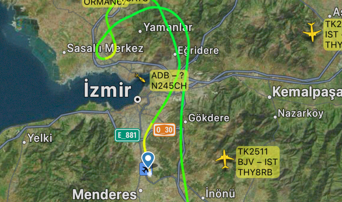 Orman yangını uçuş trafiğini de etkiliyor İzmir’deki orman yangınlarına havadan müdahale devam ederken, İzmir Adnan Menderes