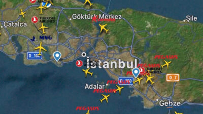 İstanbul Atatürk Havalimanı’na gelen uçağın martı sürüsünün içinden geçerek inmesindeki