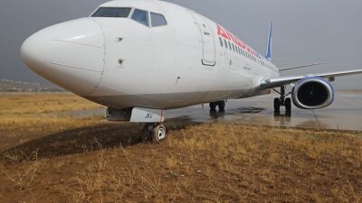 AJet’e ait Ankara’dan havalanan Boeing 737-8Q8 tipi yolcu uçağı, Hakkari'ye