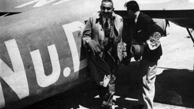 10. Yıl Marşı’na konu olan ‘ana yurdu demirağlarla örmek’ eyleminin