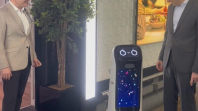 Yolcu ile oteli gezerek birbirine bağlayacak robot özellikle transit salonda