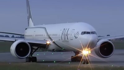 AB ülkelerine uçuş yasağının kaldırılmasının ardından Pakistan Havayolları, İslamabad'dan Paris'e