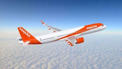 EasyJet kaptan pilotu, Hurghada-Manchester uçuşunda bayıldı. İkinci pilot Yunanistan'a acil