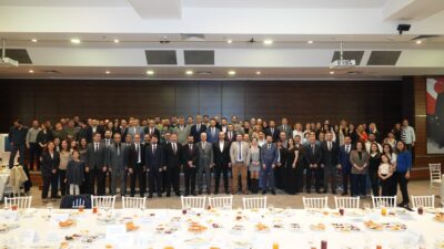 DHMİ Genel Müdürü Enes Çakmak, hava trafik kontrolörleri ile iftarda