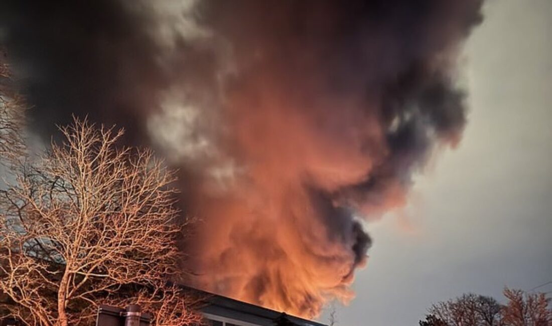 İngiltere’nin başkenti Londra’da bulunan Heathrow Havalimanı, elektrik sağlayan bir trafo