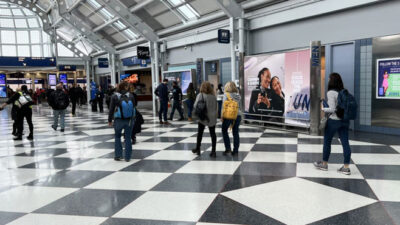 Chicago O'Hare Havalimanı'ndan yolculuk ettiği belirlenen bir kişiye kızamık teşhisi