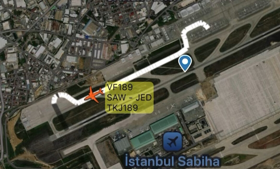 AJet’in Suudi Arabistan’a gidecek uçağında arıza meydana geldi. Yolcular 