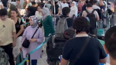 İstanbul Havalimanı’ndan bugün 1642
uçak trafiğinde 245 bin yolcunun geçmesi