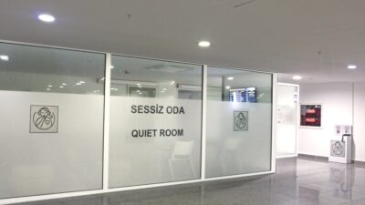 TAV’ın işlettiği İzmir Adnan Menderes Havalimanı’nda, sese ve kalabalığa duyarlı