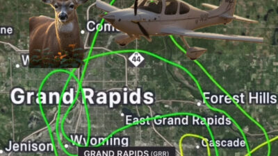 ABD Grand Rapids’ten havalanan bir Cirrus SR22T tipi uçak, kalkış