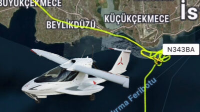 İstanbul semalarında ICON A5 amfibi hafif spor uçağın pilotu, hava