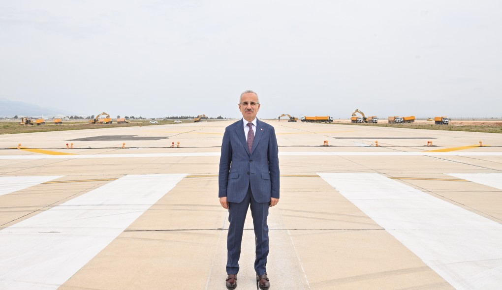 Ulaştırma ve Altyapı Bakanı Abdulkadir Uraloğlu, Hatay Havalimanı’nda yürütülen 1.