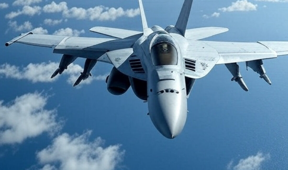 ABD Donanması’na Ait Savaş Uçağı Okyanusa Düştü: Pilot Sağ Kurtuldu