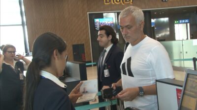 Fenerbahçe’nin yollarını ayırdığı Portekizli teknik direktör Jose Morinho, tek başına