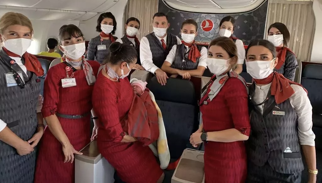 Uluslararası uçuşlarda doğan bir bebeğin vatandaşlığı karmaşık bir konu olabilir,