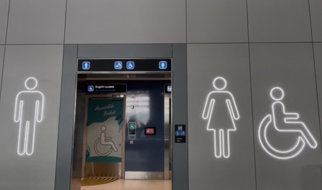 İGA’da neon ışıklı WC’ler İstanbul Havalimanı’nda Tuvaletlerin Uzaktan Bulunabilmesi Adına Yenilik: Neon Işıklı WC’ler