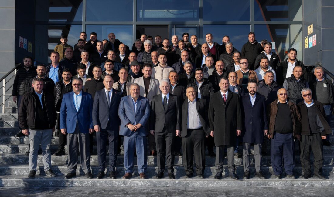 İstanbul Valisi Davut Gül, Havalimanı Taksicilerinin Yeni Yılını Kutladı