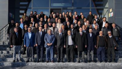 İstanbul Valisi Davut Gül, Havalimanı Taksicilerinin Yeni Yılını Kutladı