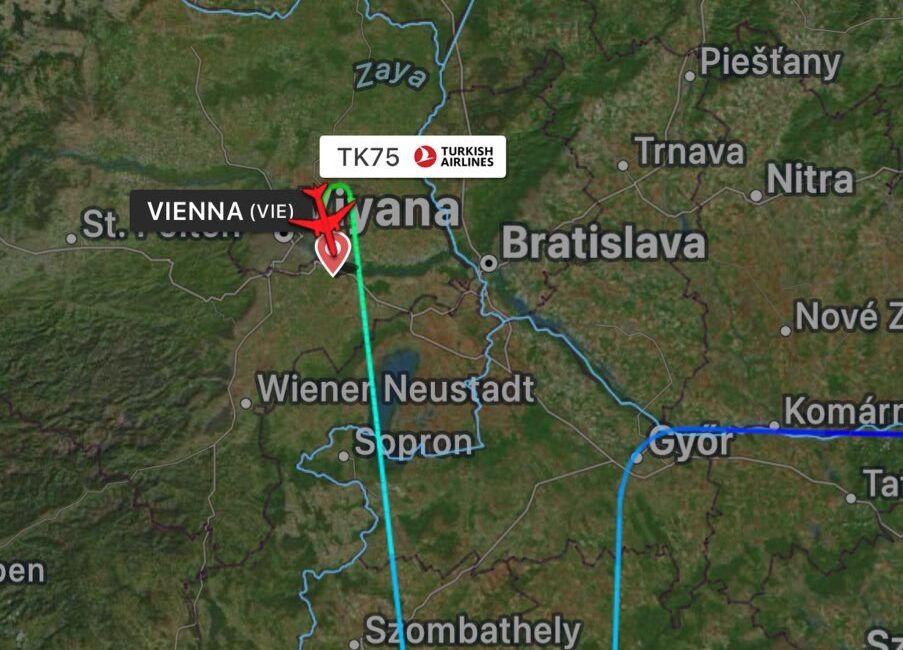 THY’nin bugün İstanbul Vancouver uçuşunu yapan TK75 sefer sayılı Boeing