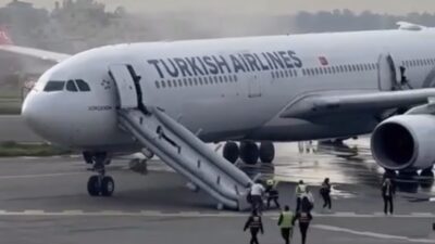 THY Uçağının Katmandu’da İniş Takımlarında Duman Görülmesi Üzerine Yolcular Slide