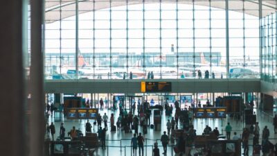 Almanya’da uçak bileti vergisi (Luftverkehrssteuer), 1 Temmuz 2026’dan itibaren indirilecek.Bundestag