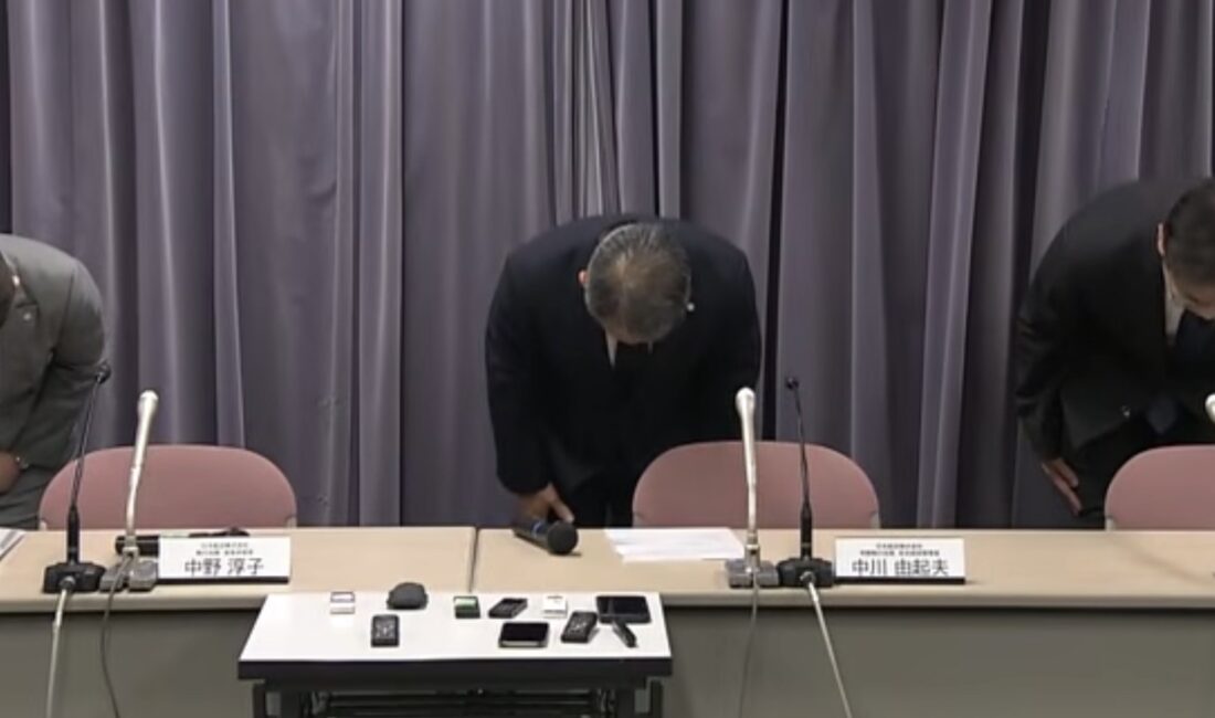 Yolculardan ve kamuoyundan böyle özür dilediler Japon Havayolları(JAL) Yöneticileri, Limit Dışı A.kol Nedeniyle Uçuşu Geciktiren İki