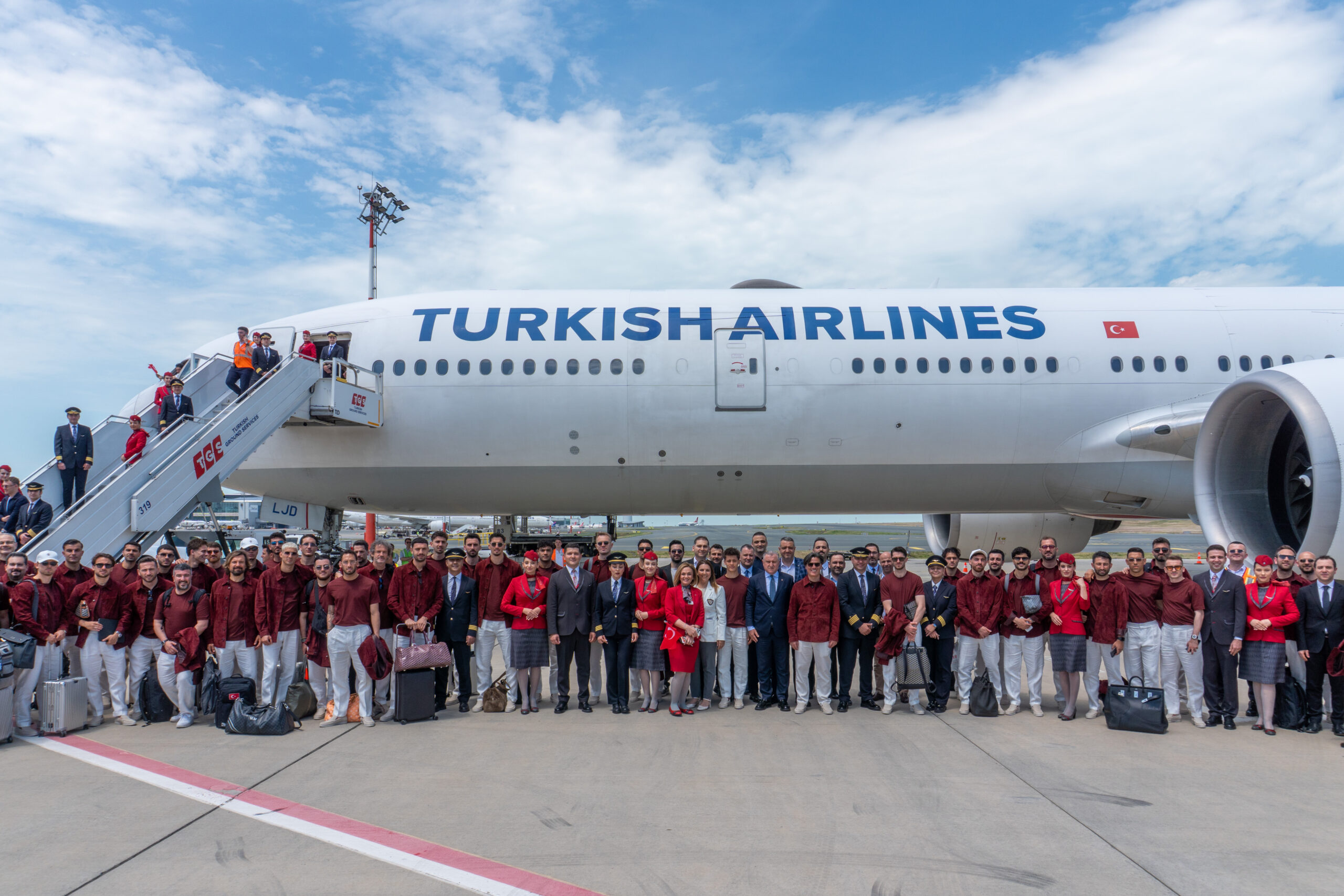 A Milli Futbol Takımı İstanbul Havalimanı’ndan ABD’ye coşkuyla uğurlandı