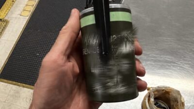 Havalimanı Görevlisi, Yolcunun Valizindeki Kavanozu Açtı ve Şok Oldu: Fıstık