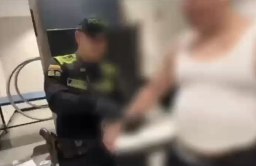 Tam Uçağa Binecekken Bol Gelen Sahte Pilot Üniforması Dikkat Çekti:
