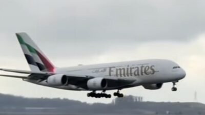 Dünyanın en büyük yolcu uçağı A380, Dubai-New York seferinde yolcu