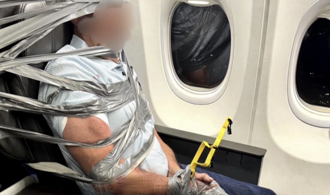 Uçakta olay çıkaran yolcu koltuğa mumya gibi sarıldı Uçakta olay çıkaran yolcu koltuğa mumya gibi sarıldı; bir yolcu