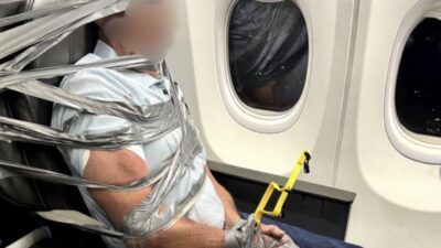 Uçakta olay çıkaran yolcu koltuğa mumya gibi sarıldı; bir yolcu