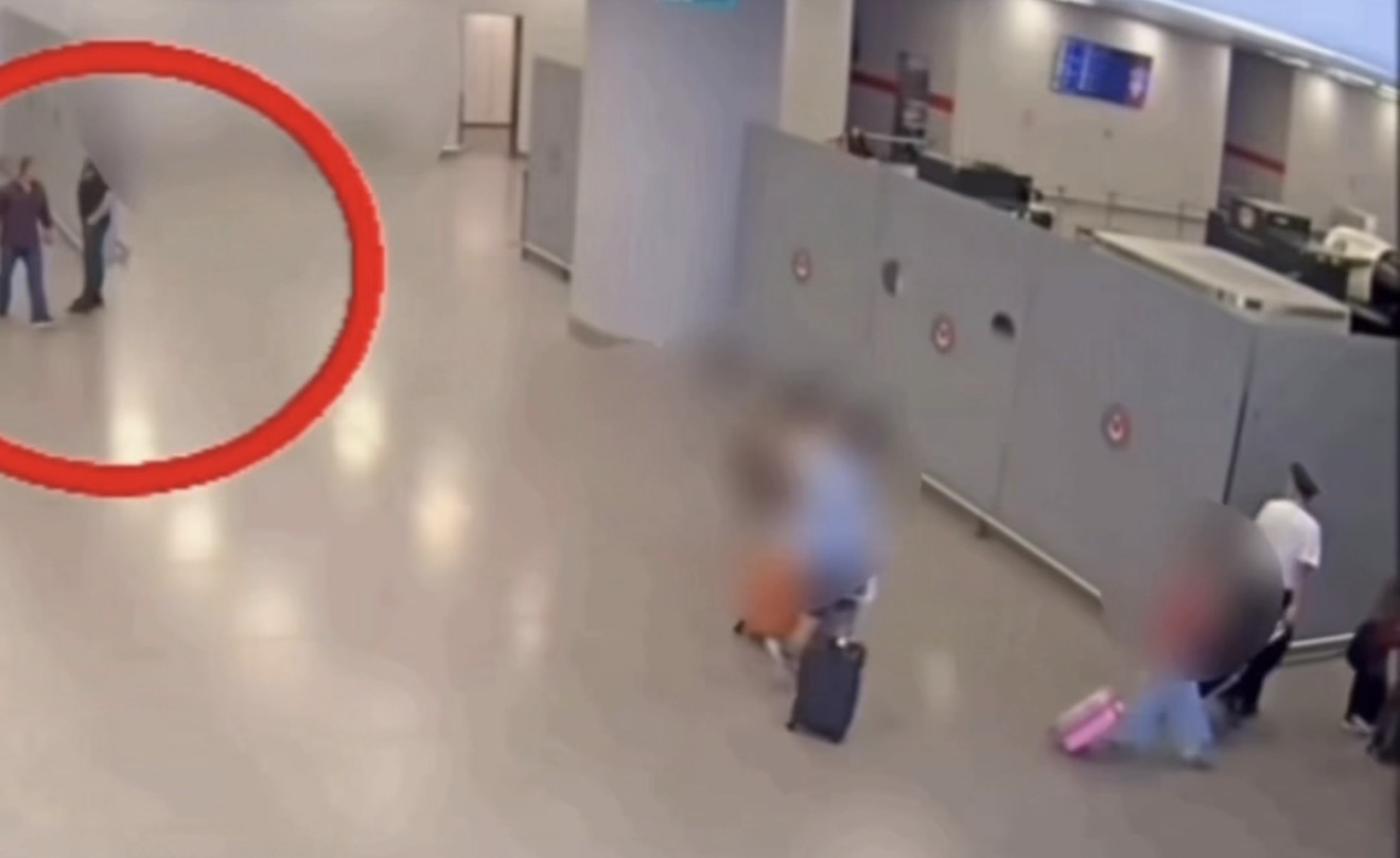 İstanbul Havalimanı’nda Kolombiyalı bir yolcu uy.şturucuyla yakalandı. Yolcu durdurulurken dönüp