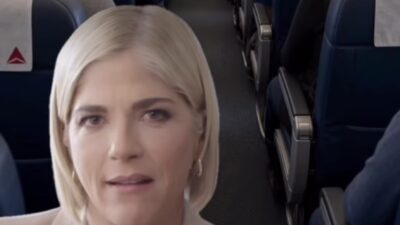 Amerikalı oyuncu Selma Blair, pazar gecesi Delta Air Lines’ın Los