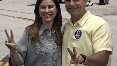 Brezilya Senatörü Flávio Bolsonaro, eşi Fernanda ve iki kızıyla birlikte